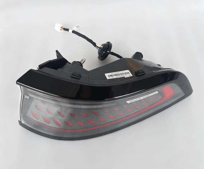 Right combination taillight assembly